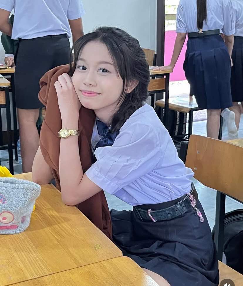 น.ส.ชวัลรัตน์ นาคเกลี้ยง